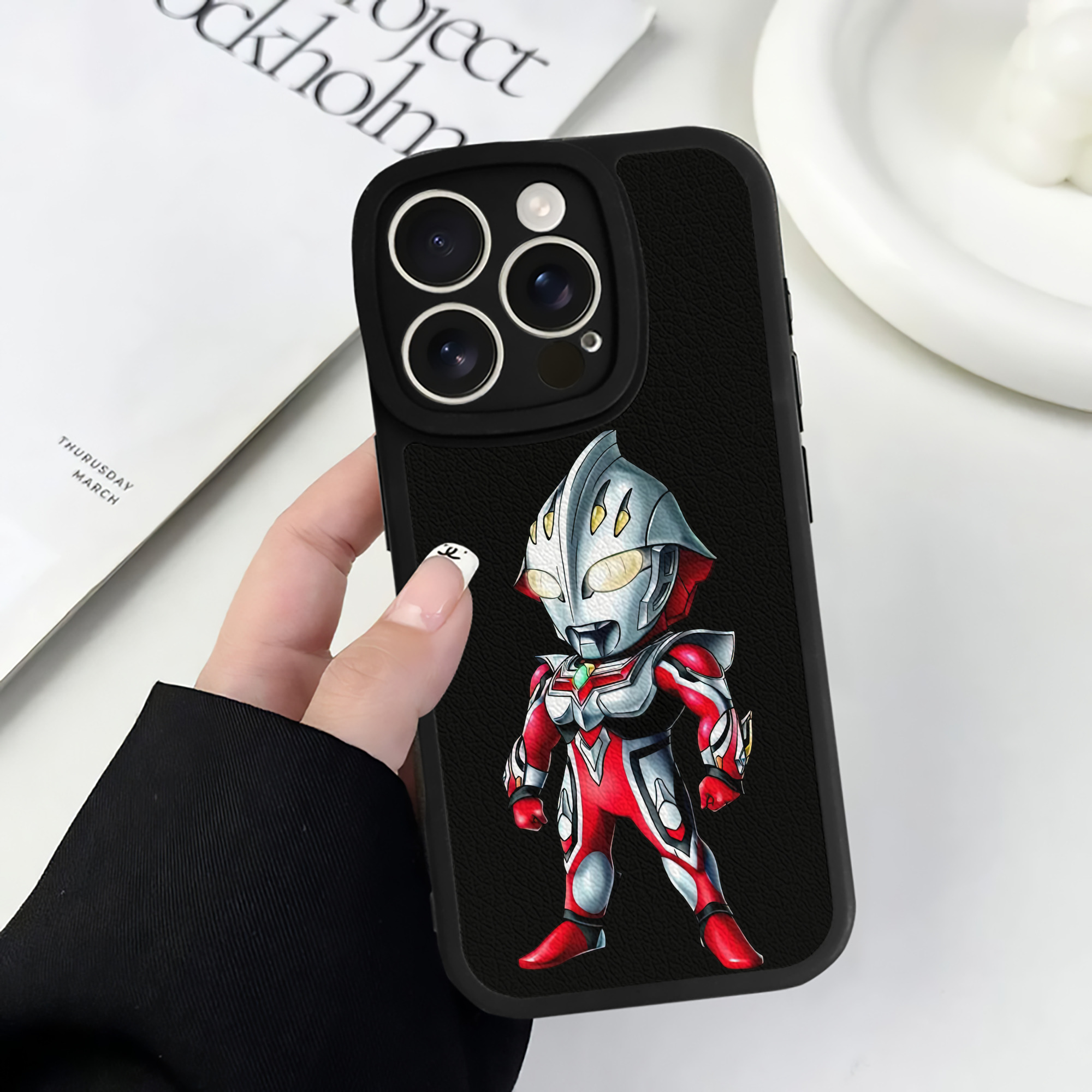 （画像用） ウルトラマン Ultraman 【iPhone 16シリーズ対応】シリコンスマホケース（レザー調） 材質：シリコン